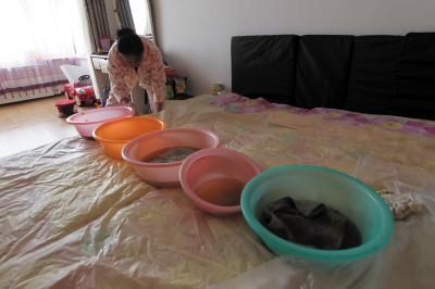 福安楼上漏水，住户失联，小区没物管，业主维权难！律师来支招……